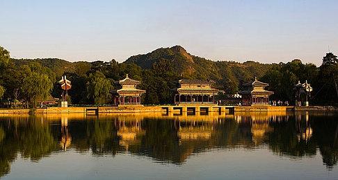 《星球大战：黑暗原力 复刻版》现已正式推出 收获特别好评